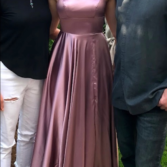 Stunning flowy prom dress - Picture 2 of 5